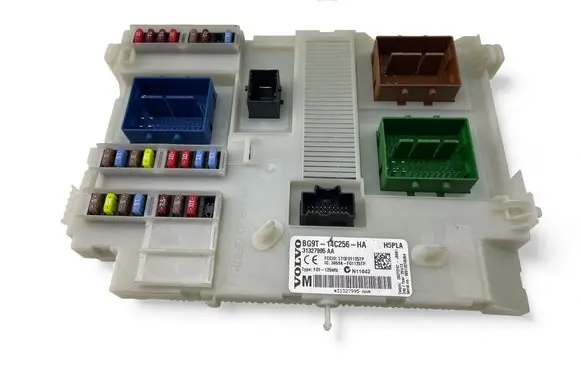 Volvo V60 Fuse module 31327995AA