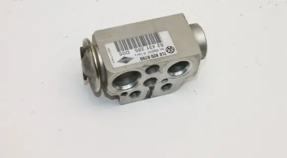 Audi Q7 4L Air conditioning (A/C) expansion valve 7L0820679D