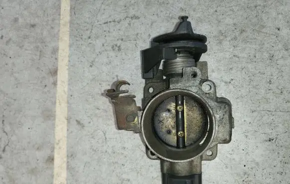 Ford Maverick Throttle valve