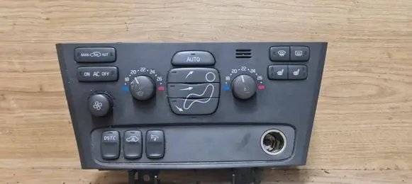 Volvo V70 Climate control unit 8682930