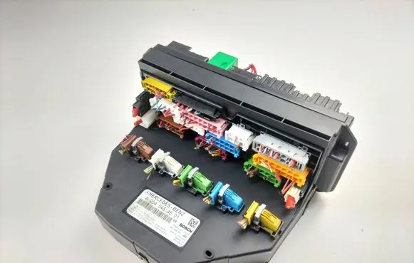 Mercedes-Benz C W204 Fuse module A2045454501 A2044422600 A2045454901