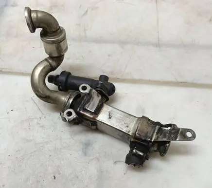 BMW 5 E39 EGR valve cooler 7787404 74912 21305