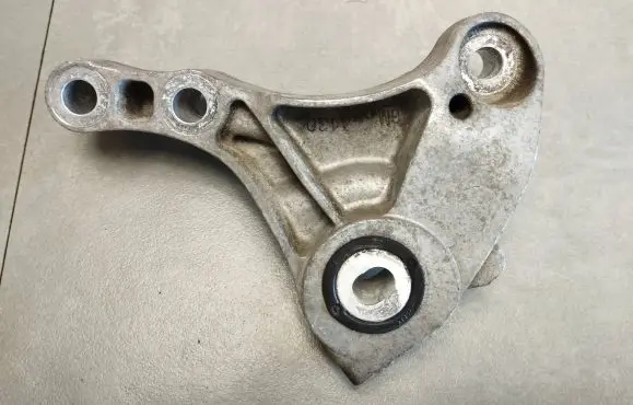 Opel Astra K Engine mounting bracket 13364130