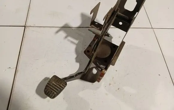 Opel Antara Brake pedal 