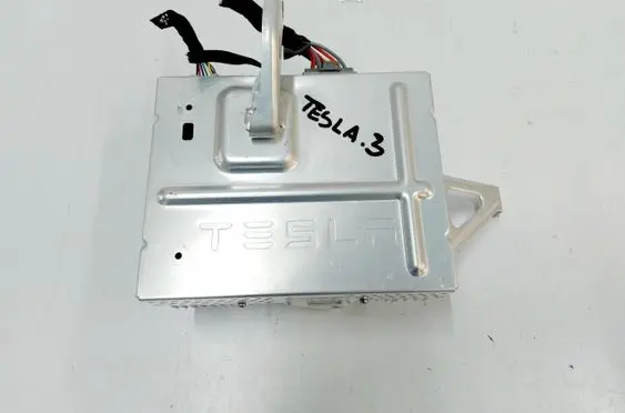 Tesla Model 3 Sound amplifier 1079748-00-E
