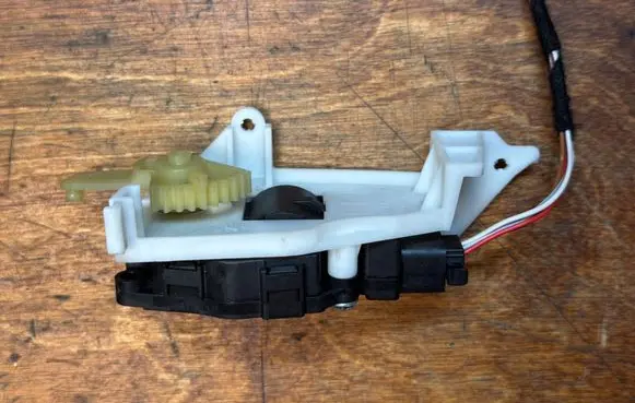 Audi A5 Sportback 8TA Air flap motor/actuator 412650750 EFB330 K9749005
