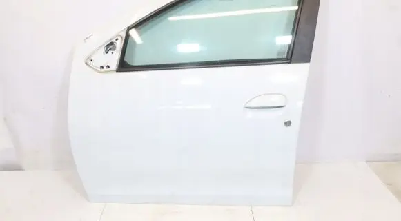 Dacia Sandero Front door 