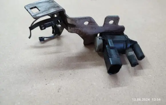 Audi A4 S4 B8 8K Turbo solenoid valve 1K0906283