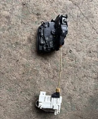 BMW X5 F15 Rear door lock 7281953