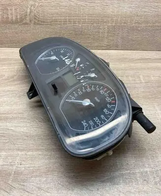 Renault Laguna II Speedometer (instrument cluster) 8200218888