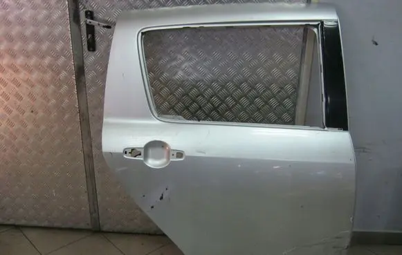 Suzuki Swift I Rear door