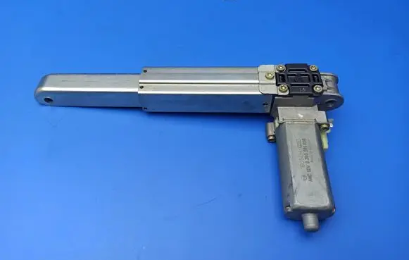 BMW 7 E65 E66 Seat adjustment motor 8301272 0390201958