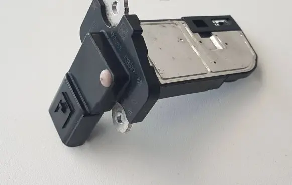 Jaguar XF X250 Mass air flow meter 7M5112B579BB