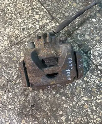 Peugeot 5008 Front brake caliper