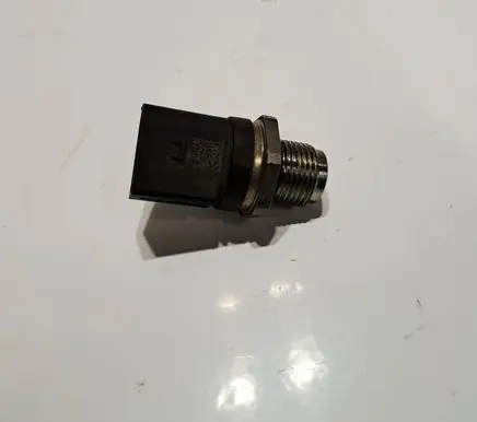 BMW X1 F48 F49 Fuel pressure sensor 