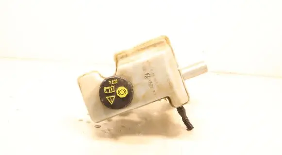 Volkswagen Golf VII Master brake cylinder