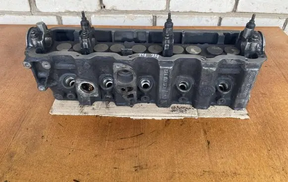 Volkswagen Transporter - Caravelle T4 Engine head 074103373
