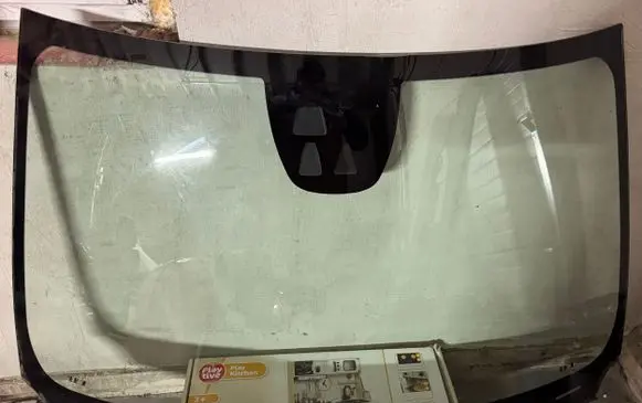 Volvo V40 Front windscreen/windshield window