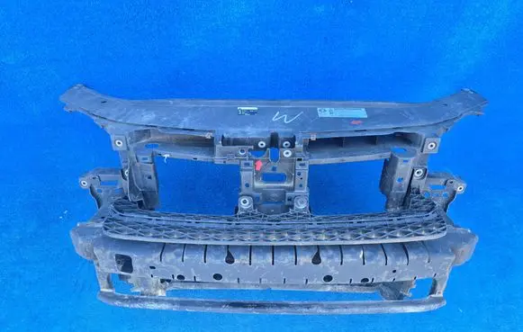 Volkswagen PASSAT B7 Radiator support slam panel 