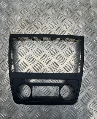Radio/GPS head unit trim
