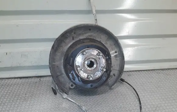 Rear wheel hub spindle/knuckle