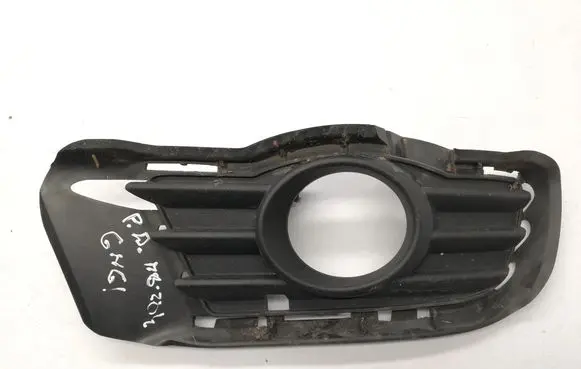 Mercedes-Benz C W204 Fog light bracket A2048850223