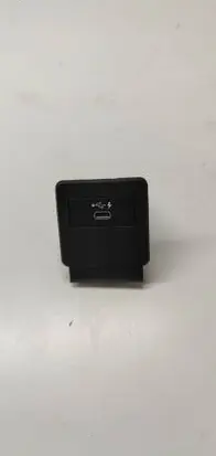 BMW 1 F40 USB socket connector 6823441