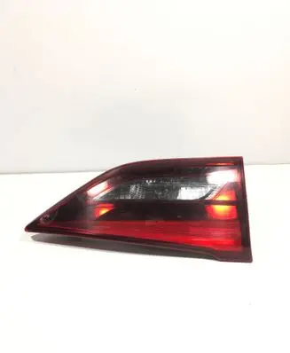 Toyota Avensis T270 Tailgate rear/tail lights R1Y02 0544