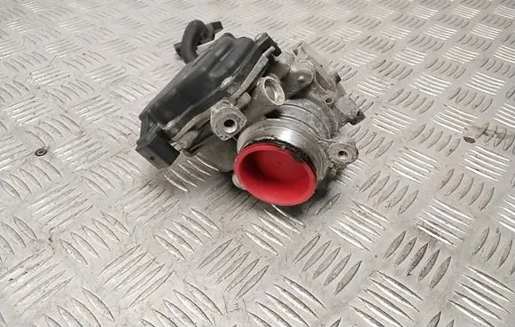 Volkswagen PASSAT B8 Throttle valve 04L128059R