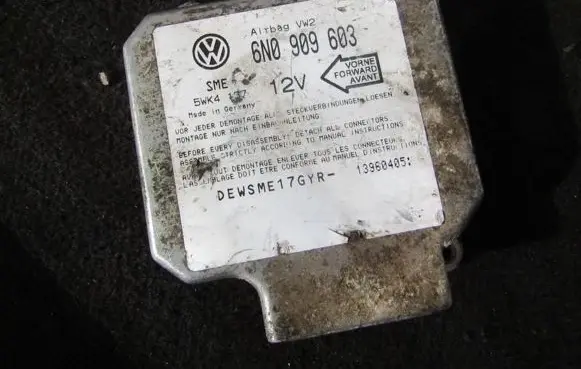 Volkswagen Golf III Airbag control unit/module 6N0909603 5WK4137