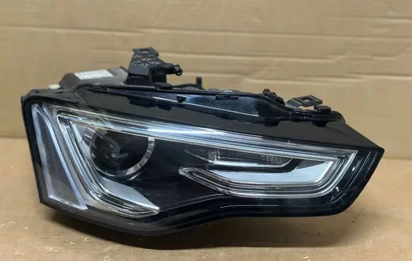 Audi A5 8T 8F Headlight/headlamp 8T0941006C