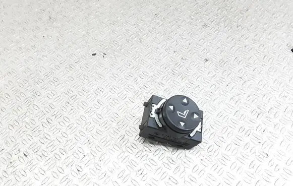 BMW 5 F10 F11 Seat control switch 8352291