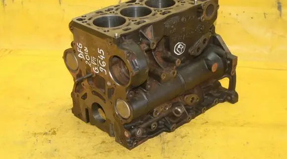 Volkswagen Golf VII Engine block 