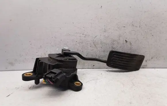 Nissan X-Trail T31 Accelerator throttle pedal 18002JG00A