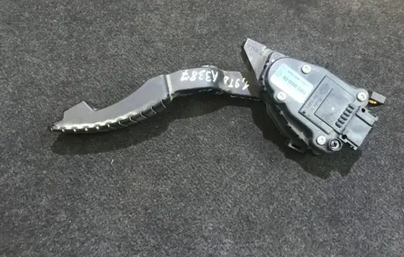 Renault Laguna II Accelerator throttle pedal 8200003392 6pv008119-01
