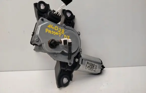 Volkswagen PASSAT B7 Rear window wiper motor 