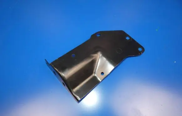 Volvo XC90 Front bumper mounting bracket 