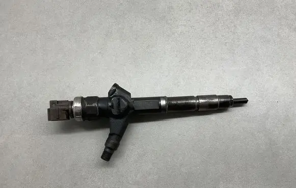 Nissan X-Trail T30 Fuel injector AW402AW4