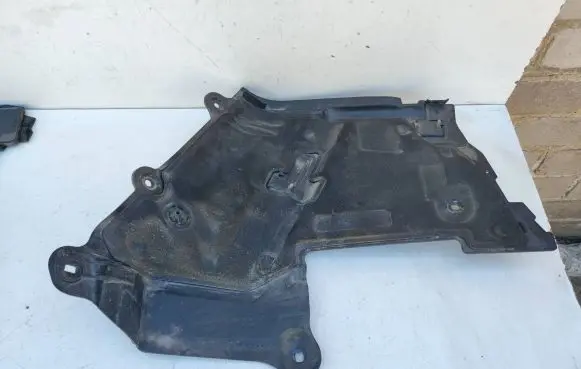 Mercedes-Benz E W213 Other engine bay part A2136208100