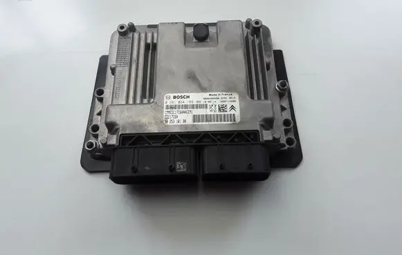 Peugeot Partner Engine control unit/module 9825318180