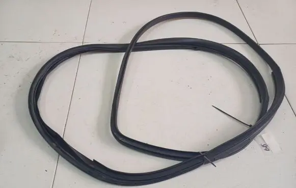 Subaru Legacy Rubber seal front coupe door 