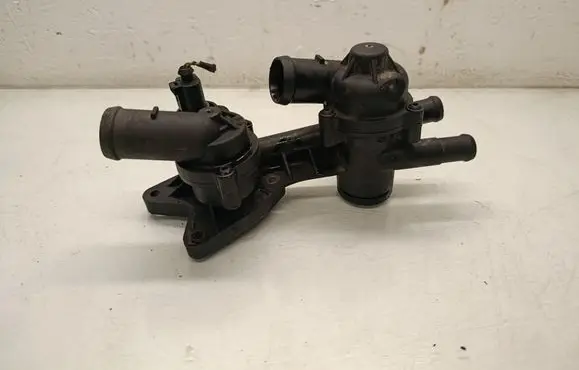 Volkswagen Golf Plus Thermostat/thermostat housing 03C121026S