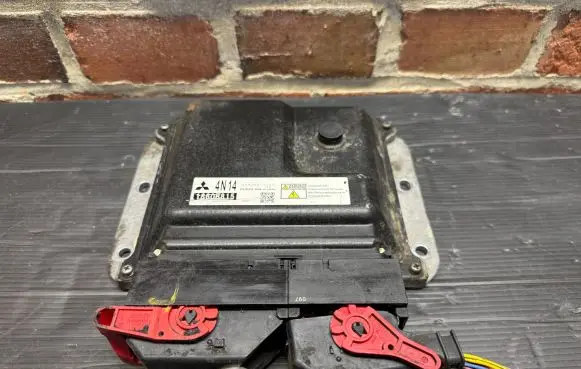 Mitsubishi Outlander Engine control unit/module 275700-1734 2757001734