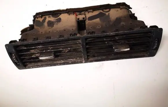 Audi A4 S4 B7 8E 8H Dash center air vent grill 8E0820951H