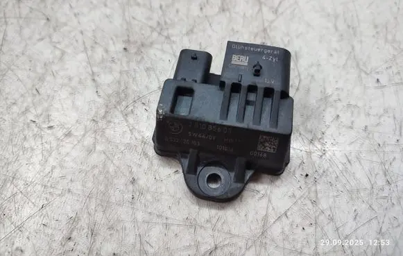 Glow plug pre-heat relay