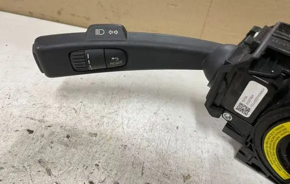 Volvo XC60 Wiper turn signal indicator stalk/switch 31327903 31327904 31264169
