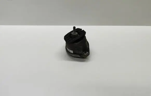 BMW 5 E60 E61 Engine mount bracket 6774620 677462002 15934612