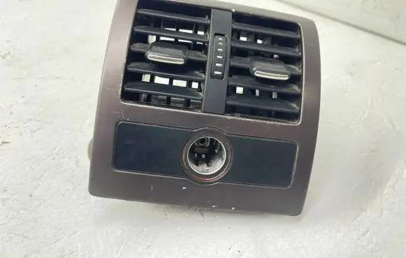Audi A6 S6 C5 4B Rear air vent grill 4B0819203E