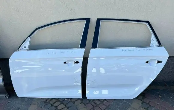 KIA Carens III Front door drzcare1