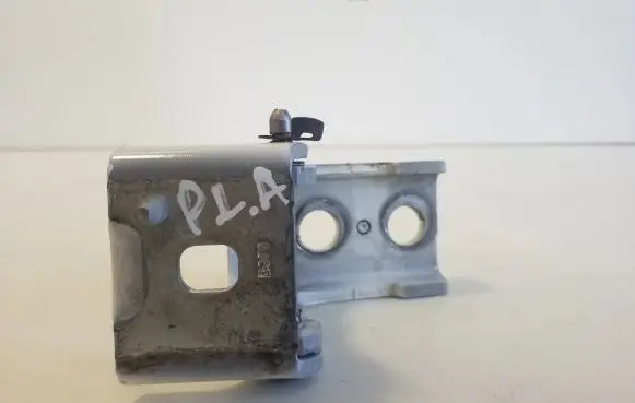 Opel Vivaro Front door lower hinge 